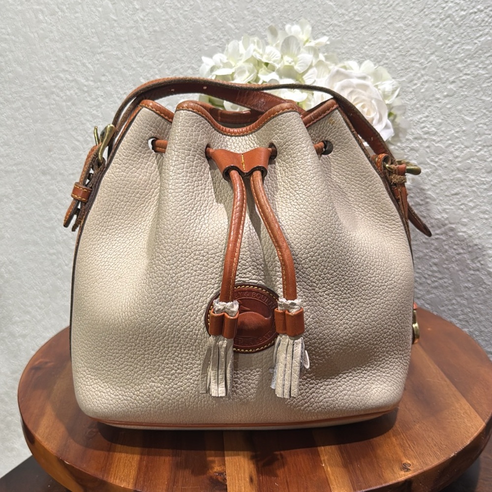 Dooney & Bourke A6-898762 Vintage Bucket Shoulder Bag